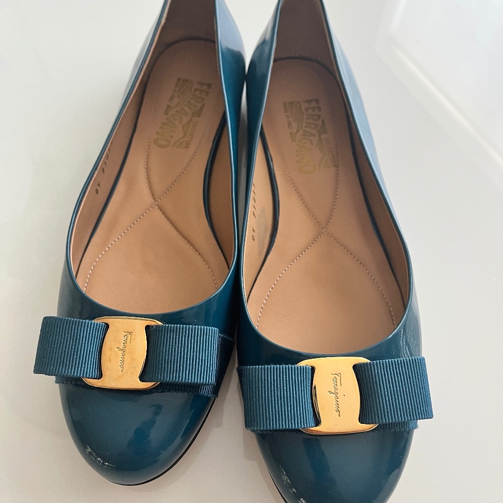 Salvatore Ferragamo Varina Ballet Flats in Blue Patent Leather, 9C